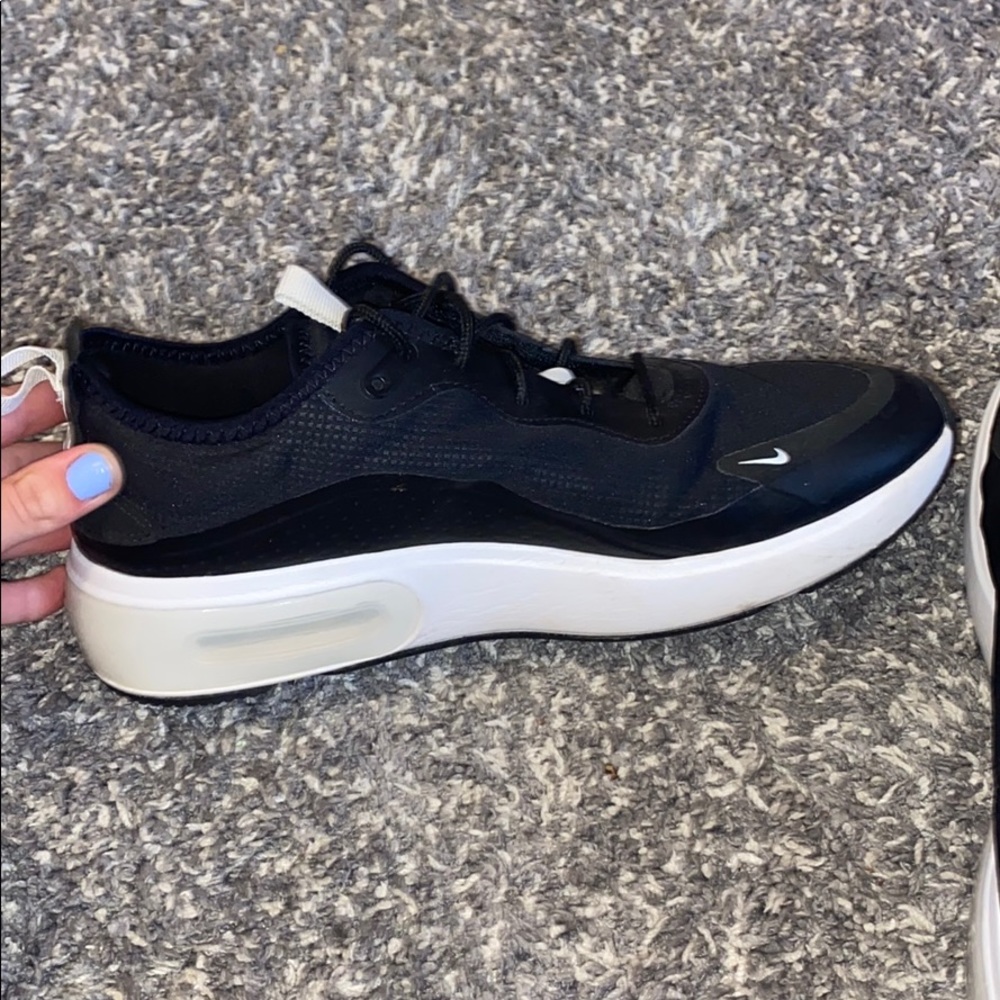 black nike air max dia